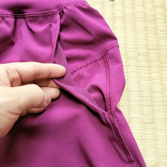 Lululemon Tranquil Crop size 4 - Picture 9 of 10